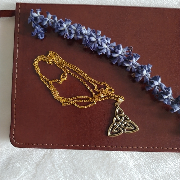 Gold plated pendant+chain - Picture 2 of 5